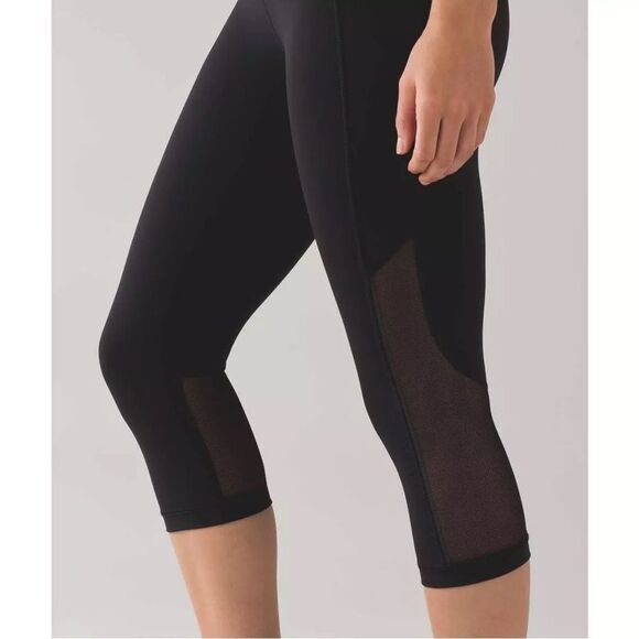 Lululemon Gear Up Crop Leggings (17″) • Black • Size 2 • EUC - Picture 3 of 5